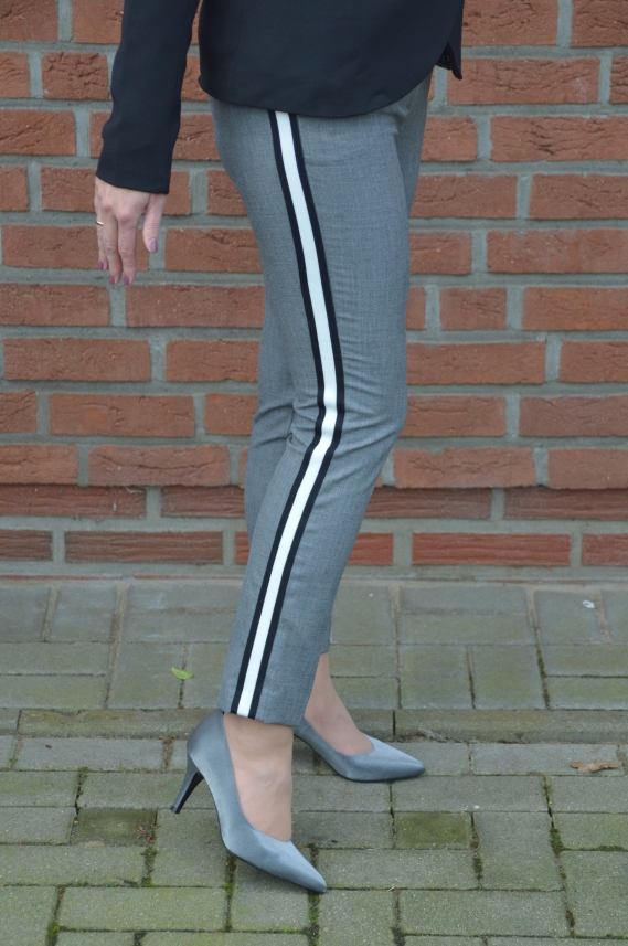 Zara Hose mit seitlichem Streifen