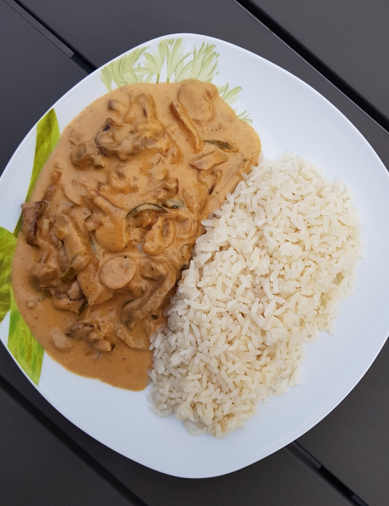 Gericht Geschnetzeltes vom Angusrind „Stroganoff“ mit Reis