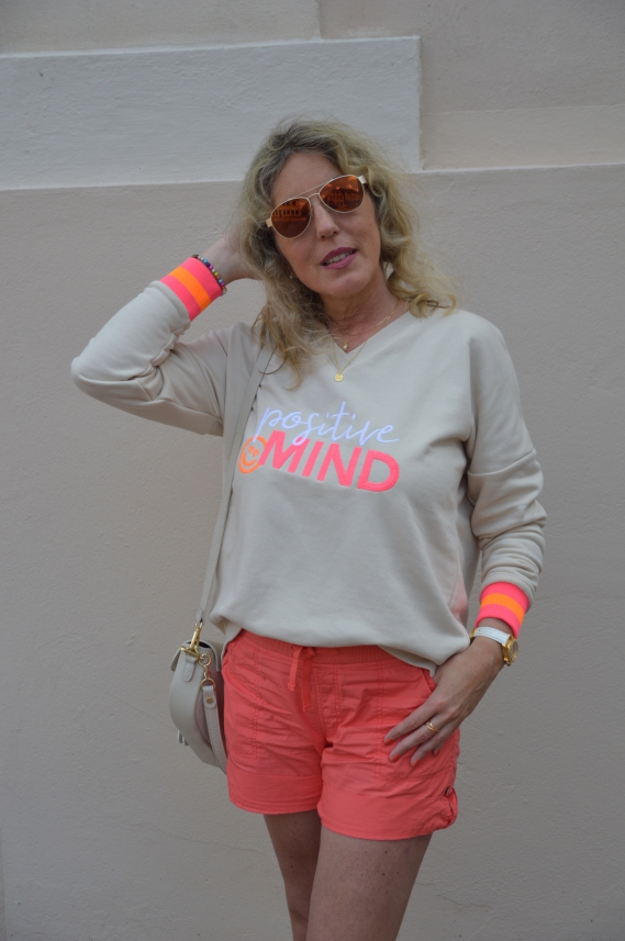 Zwillingsherz Sweatshirt mit pinken und orangen Details