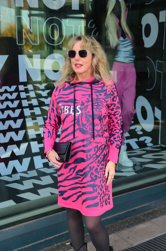 TUZZI Sweatkleid in Pink mit Tiger Print 