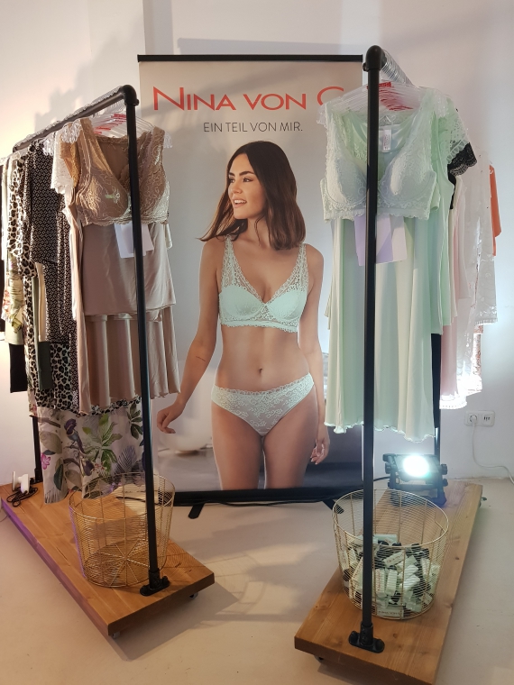 Nina von C prästierte neue Dessous, Wäsche und Loungewear