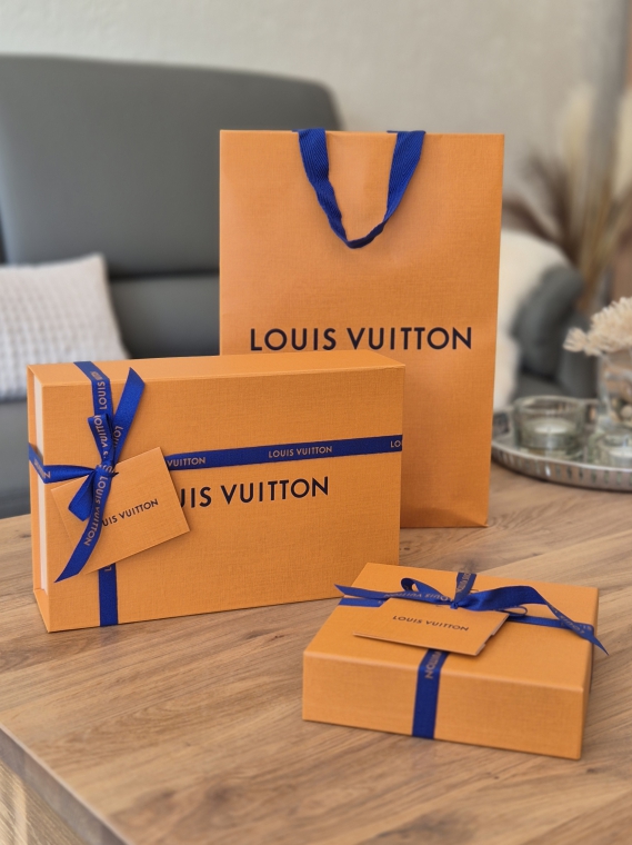 Louis Vuitton als Geschenk verpackt