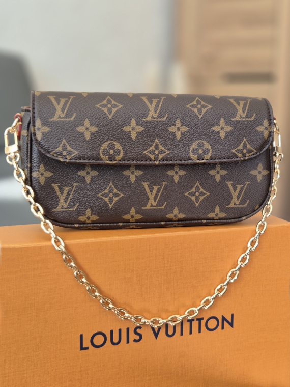 Louis Vuitton Wallet on Chain Ivy