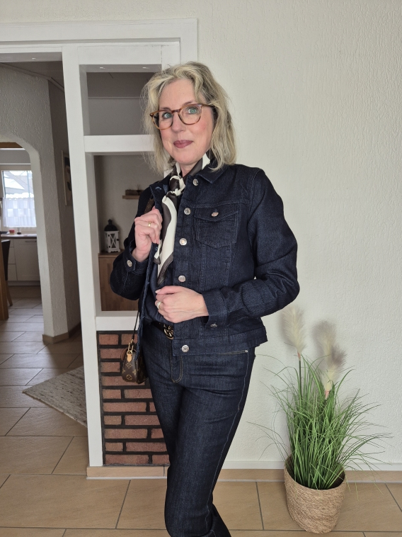 Allover Denim Look - Von der Anziehpuppe inspiriert