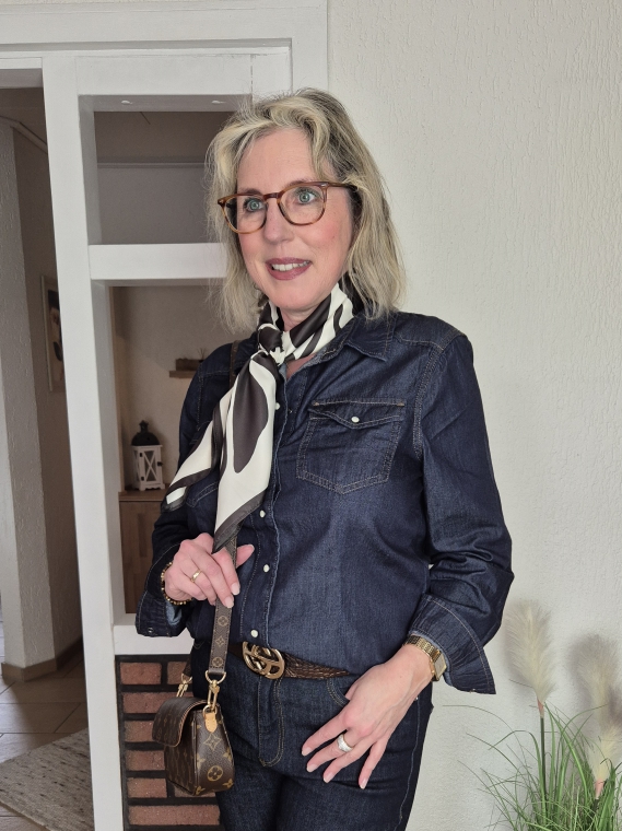 Mode Trend dunkelblauer Denim