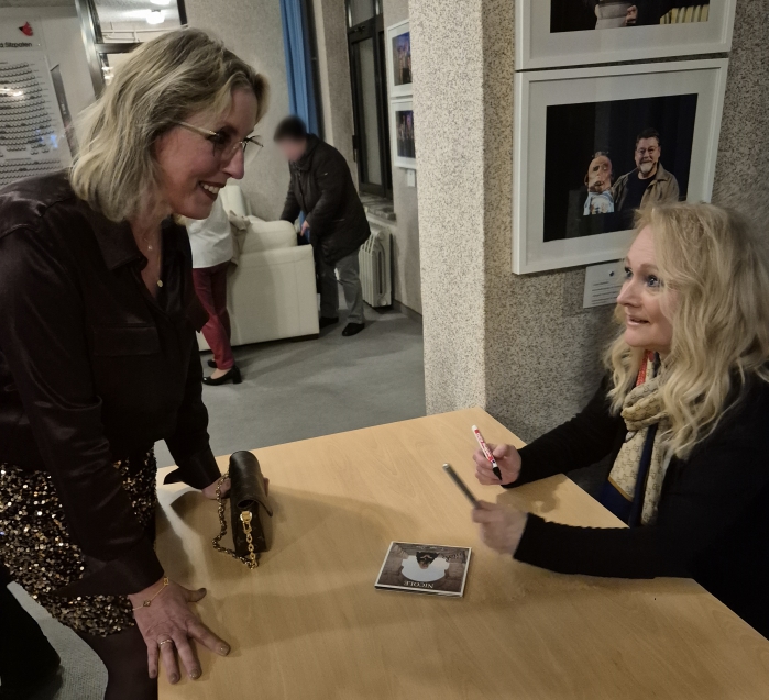Autogrammstunde Sängerin Nicole