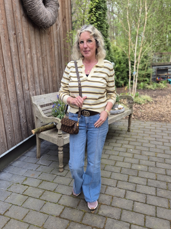 Verschiedene Ü50 Outfits unter anderem in Buttergelb