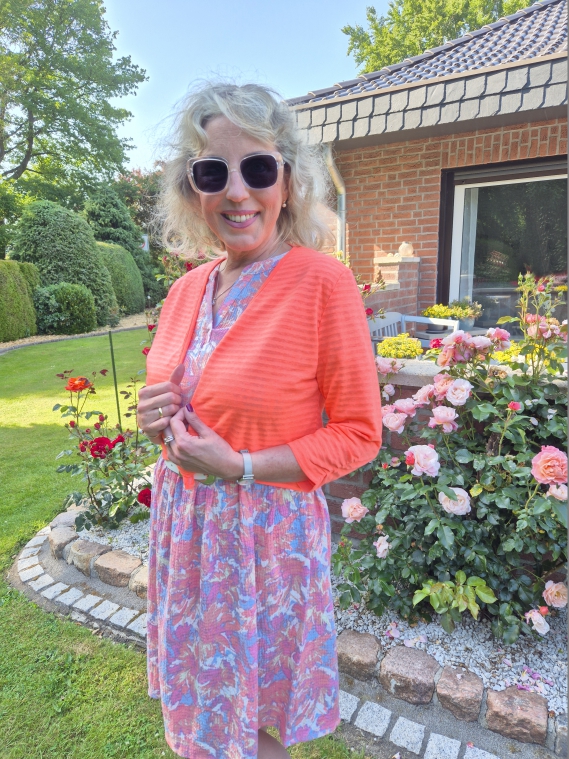 Luftiges Sommerkleid mit Shirtjacke