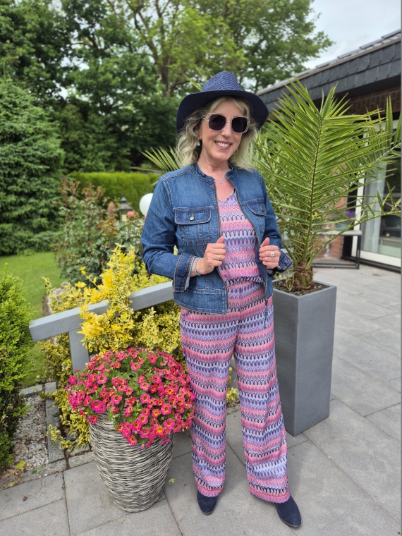 Fröhlicher Sommerlook mit ü50