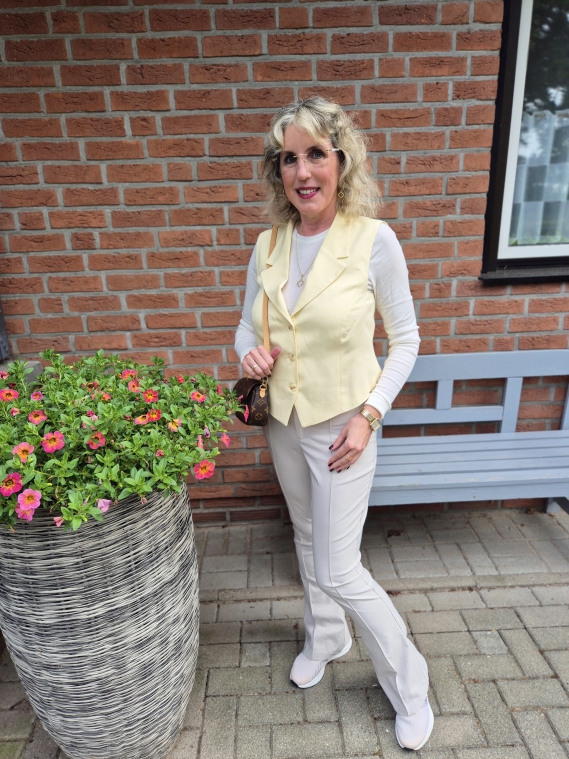 Anzugweste Buttergelb RESERVED