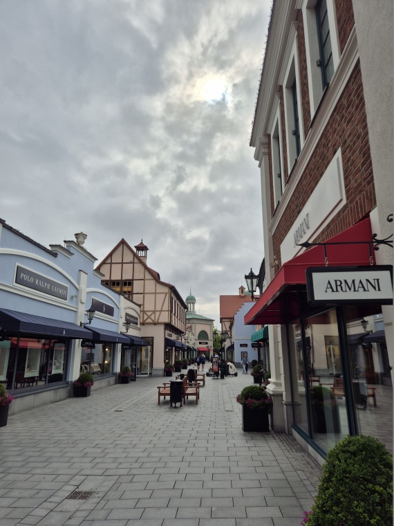 Armani Designer Outlet Neumünster