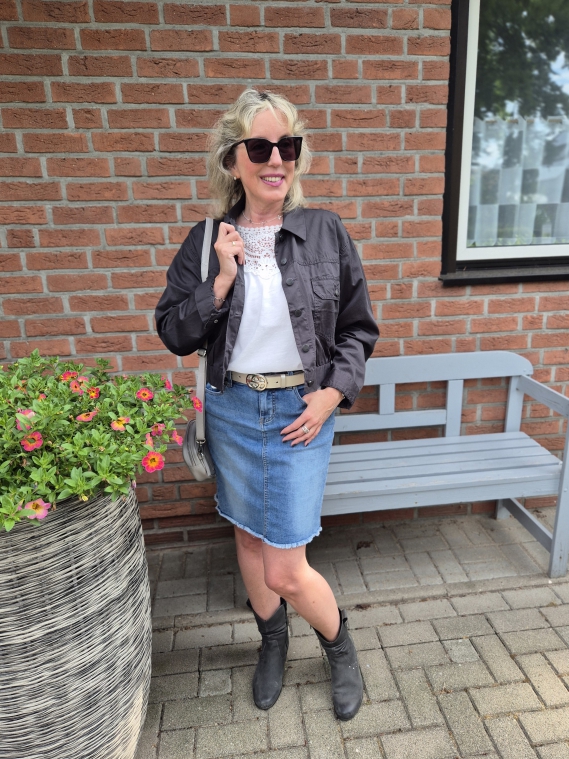 Verschiedene Ü50 Outfits: Boho-Style