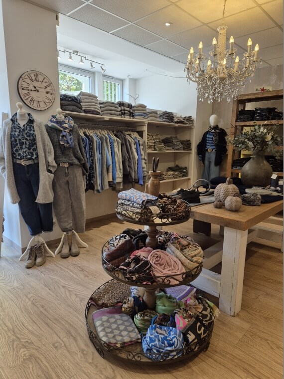 Wunderschöne Herbst Styles in Erdtönen bei Selected Pieces
