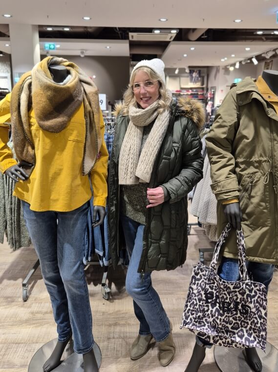 Schicke und legere Outfits für die Weihnachtszeit bei JEANS FRITZ