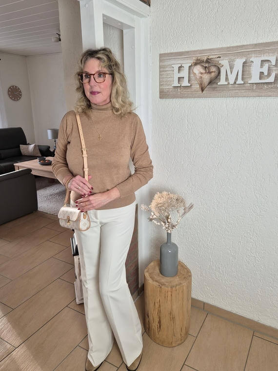 Pantone Farbe des Jahres 2026 Cloud Dancer 