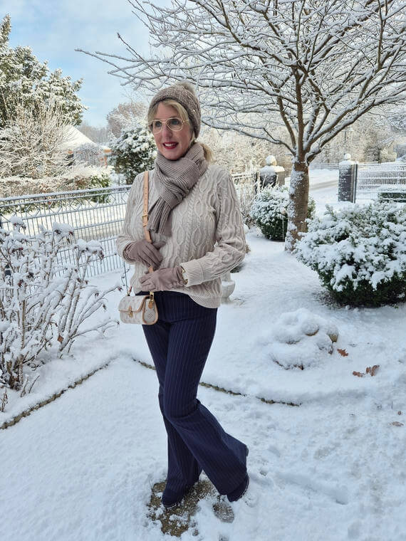 Dunkelblaue Schlaghose mit Nadelstreifen von Tally Weijl