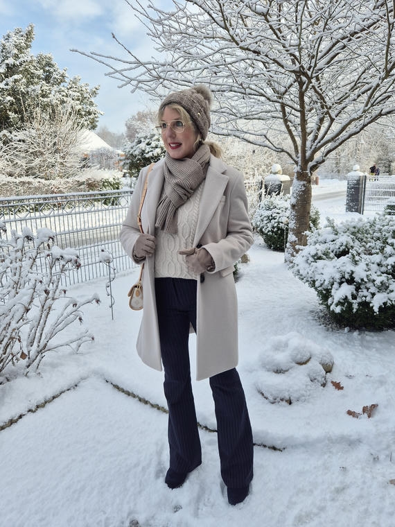 Dunkelblaue Schlaghose mit Nadelstreifen von Tally Weijl