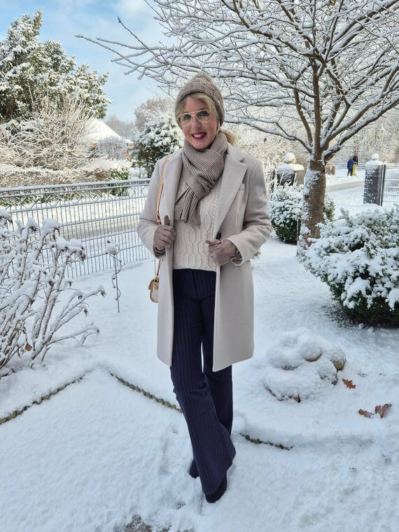 Dunkelblaue Schlaghose mit Nadelstreifen von Tally Weijl