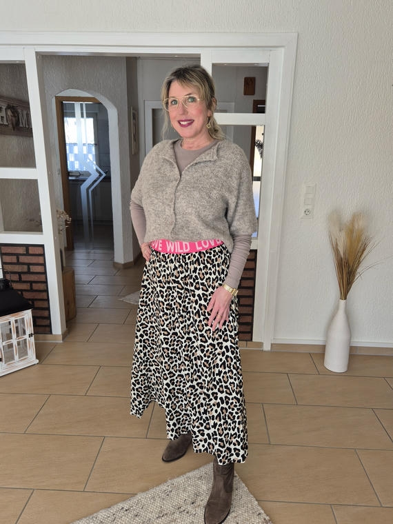 Zwillingsherz Cardigan zum Leo-Rock kombiniert Zwillingsherz Cardigan zum Leo-Rock kombiniert