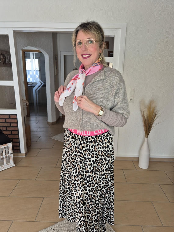 Zwillingsherz Cardigan zum Leo-Rock kombiniert Zwillingsherz Cardigan zum Leo-Rock kombiniert