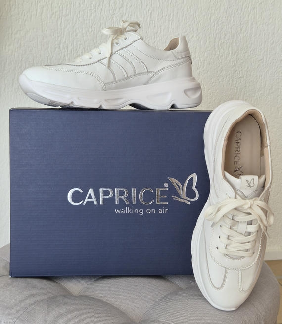 Sneaker von Caprice in Warmweiß