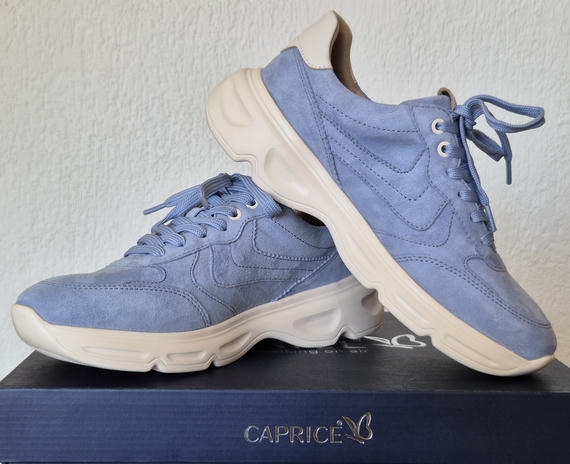 Bequeme Caprice Sneaker in Hellblau