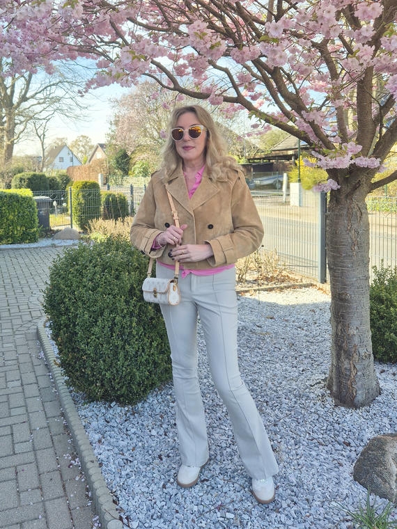 Camel mit Beige und Pink kombiniert Camel mit Beige und Pink kombiniert