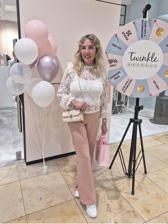 Neuer Standort der Twinkle Brow Bar im Alstertal-Einkaufszentrum Neuer Standort der Twinkle Brow Bar im Alstertal-Einkaufszentrum