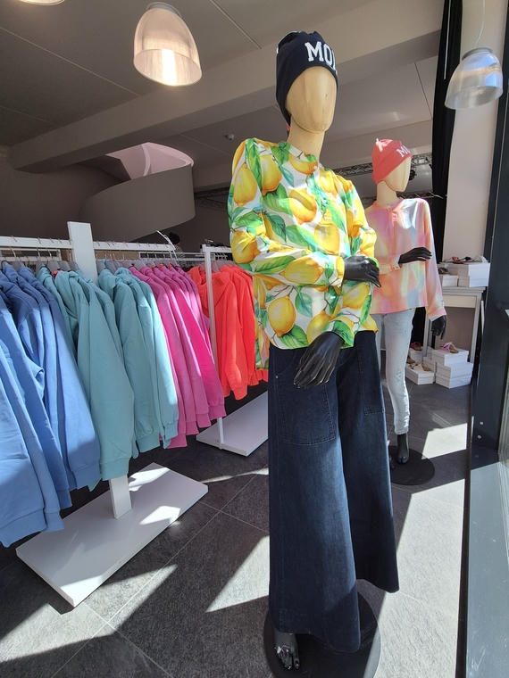 Bluse mit Zitronen