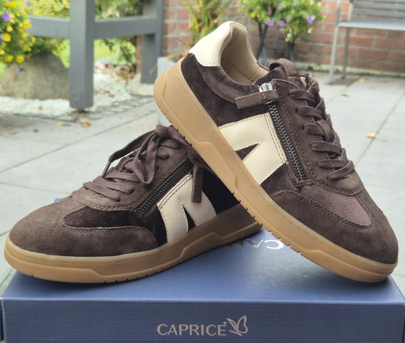 Neue Sneaker von Caprice in der Trendfarbe Braun Neue Sneaker von Caprice in der Trendfarbe Braun