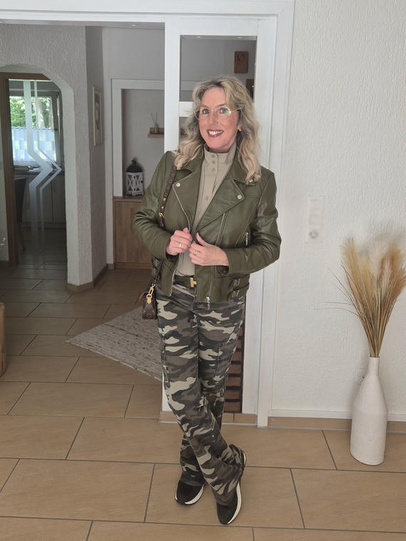 So kombiniere ich eine Camouflage Hose - Vier verschiedene Looks