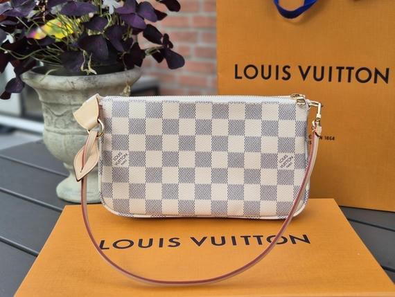 Louis Vuitton Tasche Pochette Accessoires Damier Azur Canvas